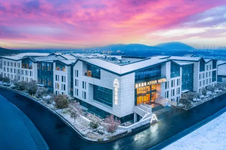 Xuzhou Yunlong Lake Zhushan Scenic Area Atour Hotel Отели рядом с достопримечательностью «Jiuzhou College of Vocation & Technology»
