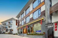Yichang Danfengyuan Homestay (Three Gorges Dam Scenic Area) Hotels near Huanglong Waterfall