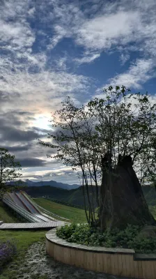 Deshell Turtle Camp Hotel (Daqi Xiling Snow Mountain Branch) In der Nähe des Hotels Photos