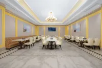 Vienna Hotel (Shenze Bus Station) - parking