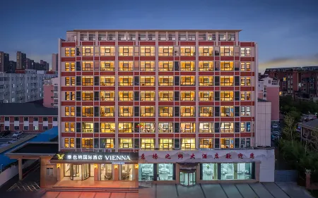 Vienna International Hotel (Sisyang Columbus Square Sishui Pavilion Branch) Отели рядом со станцией Siyang Railway Station