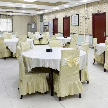 TOWO Superior Hotel Friendship Square Tiain Station Branch)