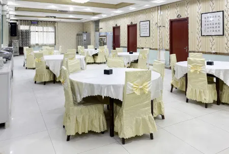 TOWO Superior Hotel Friendship Square Tiain Station Branch)