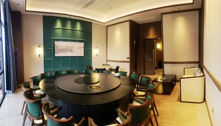 Kaili Fuli Lanshan Hotel Отели рядом с достопримечательностью «Kaili Miao-Dong Customs Park»