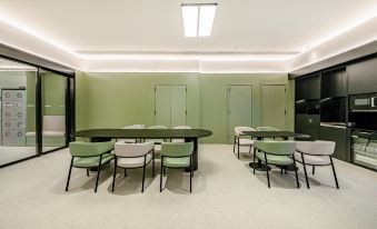 Hi Inn Hotel (Guiyang Qingzhen Zhonghuan Guoji)