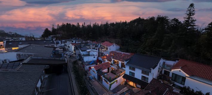 Beyond Emptiness · Pujì Homestay Hotels in Qingyang County