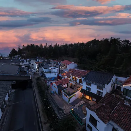 Beyond Emptiness · Pujì Homestay