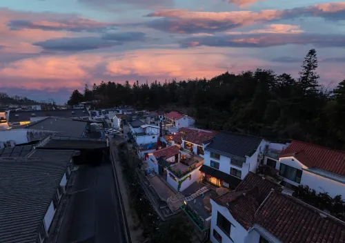 Beyond Emptiness · Pujì Homestay