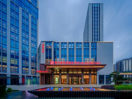 Hilton Garden Inn Cheng Du East Railway Station Отели рядом с достопримечательностью «Chengdu University of Technology (South Campus)»