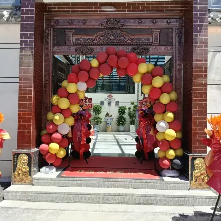 Happy  Lane  Courtyatd  ·Xiahe