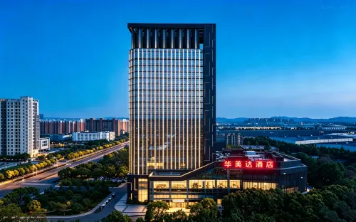 Ramada Hotel at the Port Pool Wharf of Dang Port in Zhenjiang - acceptant les animaux