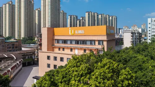 IU Hotel (Nanning Guangxi University Subway Station Branch) - parking