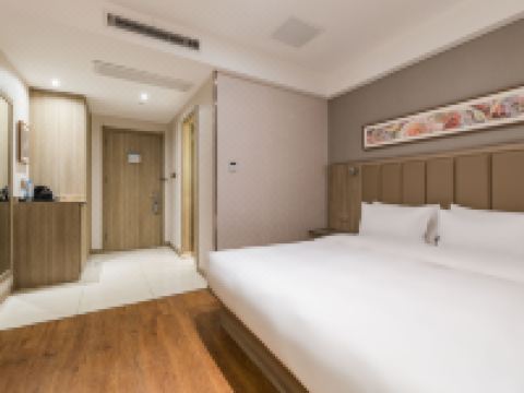 上海万达悦华酒店 - 高级大床房(无窗)