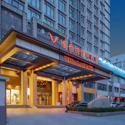 Vienna Classic Hotel (Hengtong Fortune Center Store) Hotels near Baoding Library
