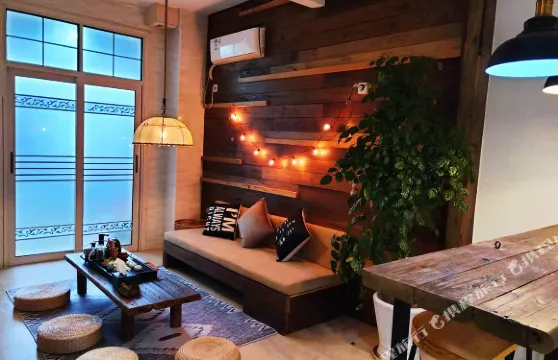 資興湖韻雅居家庭公寓