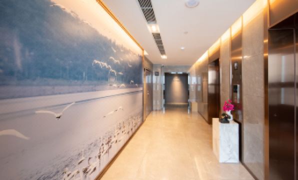 Atour Hotel (Shenzhen International Convention and Exhibition Center, Fengtang Avenue)