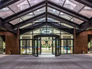 East Lake Hotel