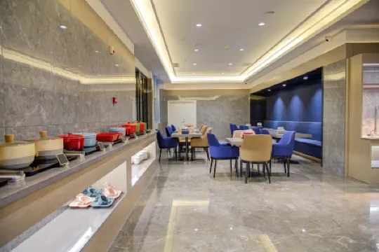 Starway Hotel (Zhengzhou West Railway Station, Wuyue Plaza)
