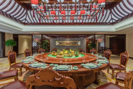 Fengcheng International Hotel Отели рядом с достопримечательностью «Jincheng Ancient Academy»