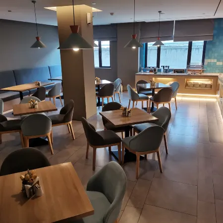 Home Inn (Langfang Oriental University City Branch)