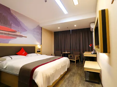 Chengke Hotel (Fengcheng Railway Station Jinma Decoration City)