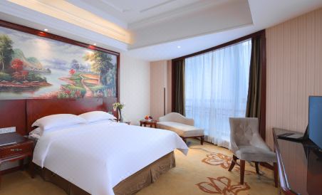 Suitetrails - Vienna International Hotel (Nanchang honggutan Xinjian Center)