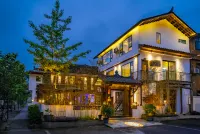 Fanjing Mountain also likes B & B