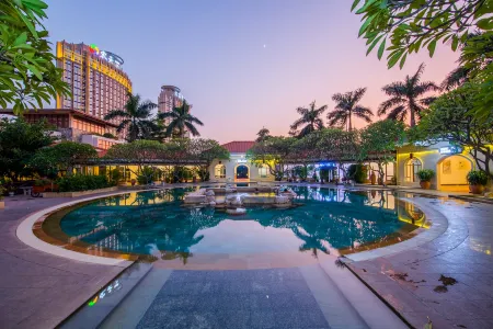 Rusu Hot spring Villa Отели рядом с достопримечательностью «First High-Altitude Fountain in Asia»