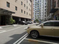 Phoenix Valley Holiday Hotel Zhuhai (Gongbei Port  Qinglü Nan Road Store) - parkir
