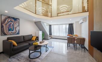 Xidishu Boutique Hotel Apartment (Shenzhen Gongming Square Metro Station Daqili Branch)