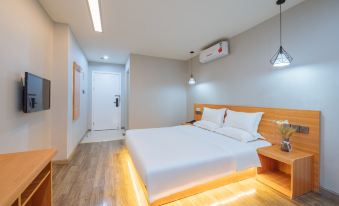 Shangpin Hotel (Zhuji High-speed Railway Station Powerlong Plaza)