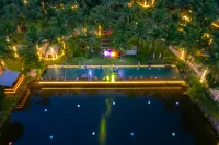 Small overseas Chinese coconut forest secret tent camp Hotels in Wanning