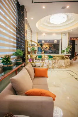 Lin Feng Theme Hotel (Weishan Ancient City Store) - balcón