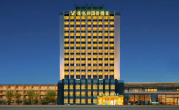 維也納國際酒店（廣州北站花都融創文旅城店） 鄰近花都廣場的酒店