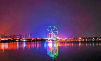 Ferris Wheel Hotel