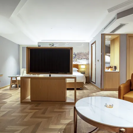 Vienna Hotel (Shangqiu Jixian Passenger Transport Terminal Jinhui Mong Kok Branch)