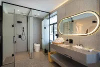 R designer Beach Hotel (Beihai Silver Beach International passenger port)