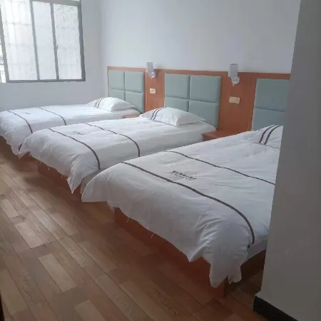 Sandu Xuehua Lake B&B