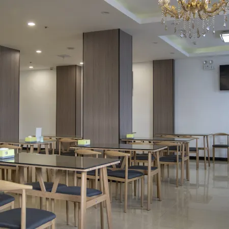 GreenTree Inn AnHui AnQing TongCheng South ShengTang Road ShengTang International Business Hotel