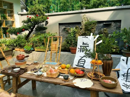 Half Hidden-Elegant Residence