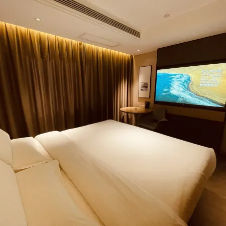 Reign  Hotel