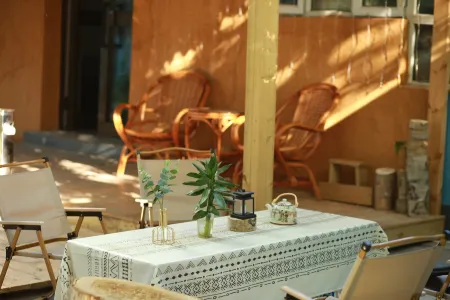 Banmu Xiaoshe Homestay Отели рядом со станцией Yining Railway Station