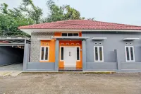 Hotel O Alif House Syariah 2 Hotels in Semen