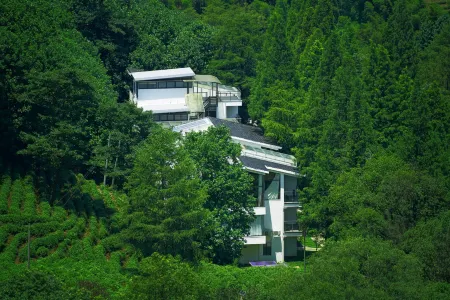 Fenggu Yunxi B&B Отели рядом с достопримечательностью «Zhejiangsheng Huzhou Shizhang Xingxian Feiyun Temple»