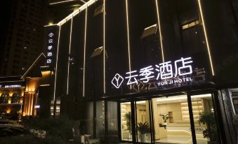 Luoyang Yunji Hotel (High-speed Railway Longmen Station Baolong Plaza)