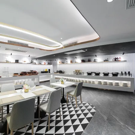 Homeinn Plus Hotel (Xianning Yinquan Avenue Tonghui Plaza)