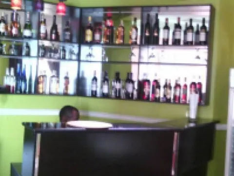 B's Hive Hotel & Suites