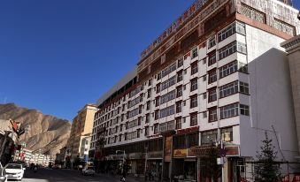 Hotel Tashi Yangxuan