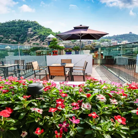 Cityview Westbank Hotel
