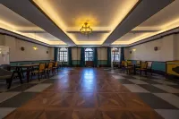 Yanguan Chaolezhicheng Police Apartment Hotels in Haining
